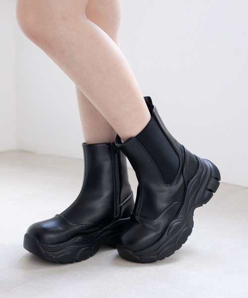 repipi armario（レピピ アルマリオ）の「サイドゴアスニーカーブーツ（ブーツ・キッズ・ブラック/アイボリー・SMALL/LARGE/MEDIUM）」の2枚目の写真