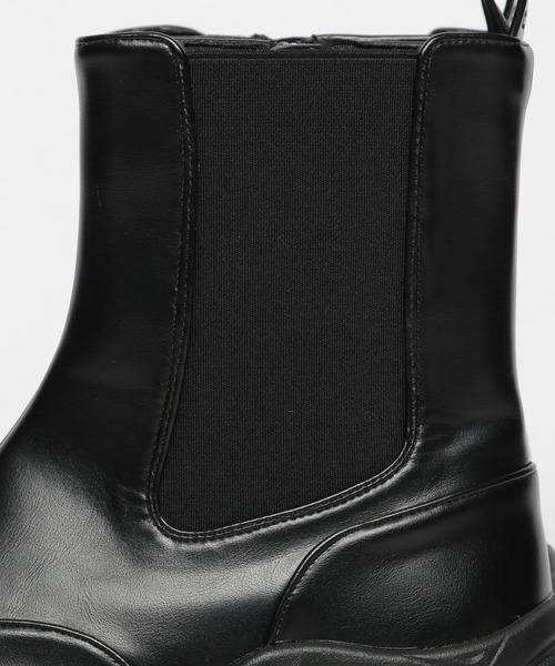 repipi armario（レピピ アルマリオ）の「サイドゴアスニーカーブーツ（ブーツ・キッズ・ブラック/アイボリー・SMALL/LARGE/MEDIUM）」の3枚目の写真