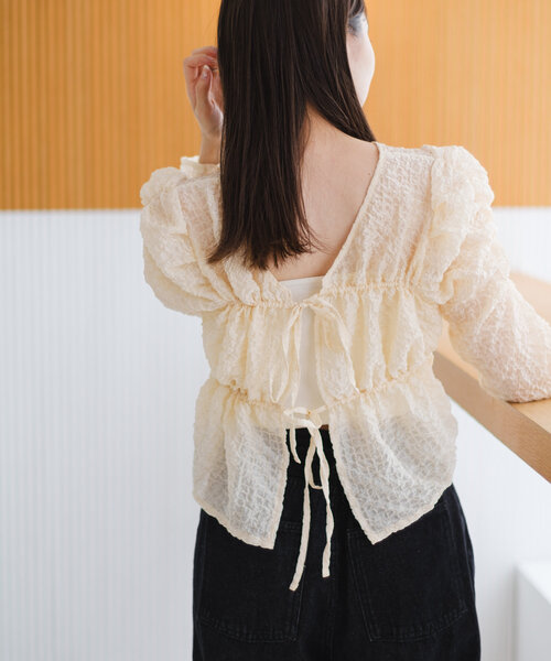 Kastane(カスタネ)の「【前後2WAY】ジゴスリーブシャーリングブラウス(シャツ/ブラウス・レディース・ベージュ/ブラック/アイボリー・FREE)」の5枚目の写真