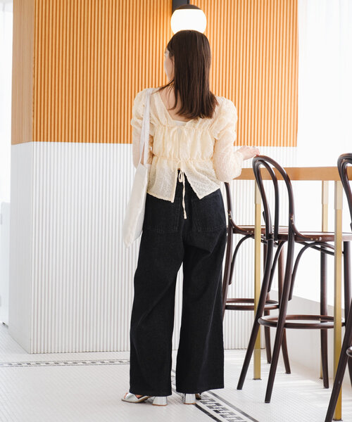 Kastane(カスタネ)の「【前後2WAY】ジゴスリーブシャーリングブラウス(シャツ/ブラウス・レディース・ベージュ/ブラック/アイボリー・FREE)」の13枚目の写真