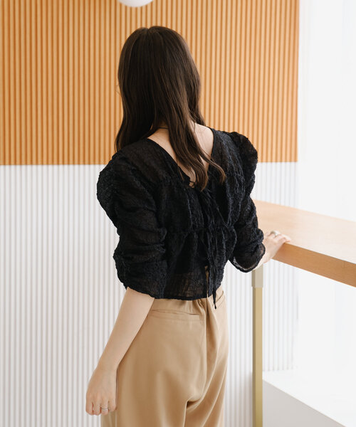 Kastane(カスタネ)の「【前後2WAY】ジゴスリーブシャーリングブラウス(シャツ/ブラウス・レディース・ベージュ/ブラック/アイボリー・FREE)」の20枚目の写真