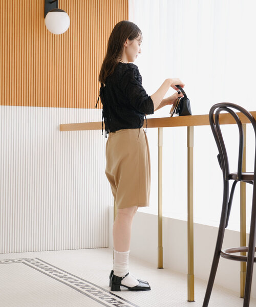 Kastane(カスタネ)の「【前後2WAY】ジゴスリーブシャーリングブラウス(シャツ/ブラウス・レディース・ベージュ/ブラック/アイボリー・FREE)」の22枚目の写真