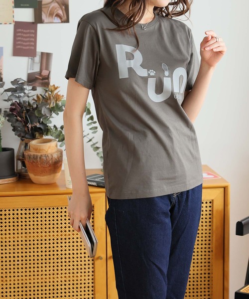 Girly Doll(ガーリードール)の「オリジナルプリントRUNTシャツ(Tシャツ/カットソー・レディース・ピンク/ベージュ/ダークグレー・F)」の6枚目の写真