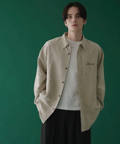 LUCY（ルーシー）の「LUCY/フェイクスウェードワンポイントBIGロングスリーブシャツ（シャツ/ブラウス・メンズ・ブラウン/チャコール/ライトベージュ・MEDIUM/LARGE）」の5枚目の写真