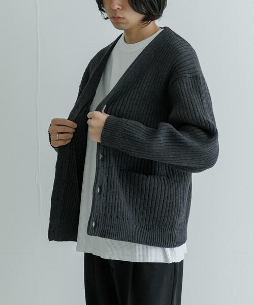 URBAN RESEARCH(アーバンリサーチ)の「new basic COTTON CASHMERE WIDE RIB CARDIGAN(カーディガン/ボレロ・メンズ・チャコールグレー/ブラック/ネイビー・MEDIUM/LARGE)」の20枚目の写真