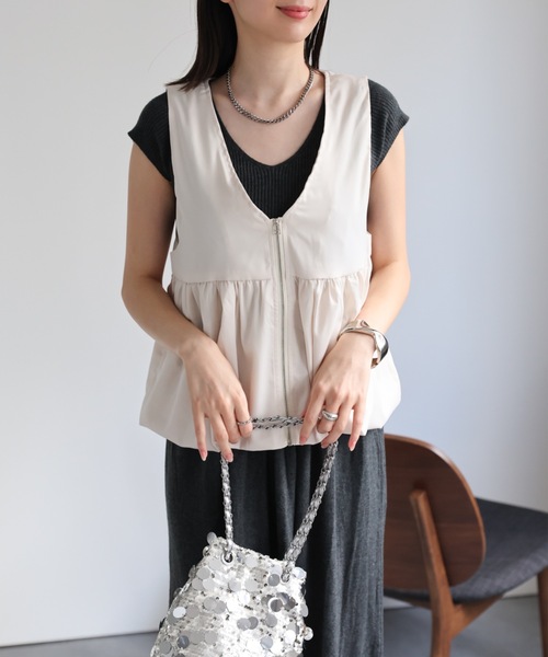 sakishimatokyo（サキシマトーキョー）の「サテン ペプラムVネックベスト（ベスト・レディース・ブラック/アイボリー・FREE）」の10枚目の写真