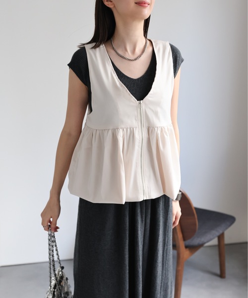 sakishimatokyo（サキシマトーキョー）の「サテン ペプラムVネックベスト（ベスト・レディース・ブラック/アイボリー・FREE）」の11枚目の写真