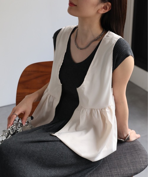 sakishimatokyo（サキシマトーキョー）の「サテン ペプラムVネックベスト（ベスト・レディース・ブラック/アイボリー・FREE）」の19枚目の写真