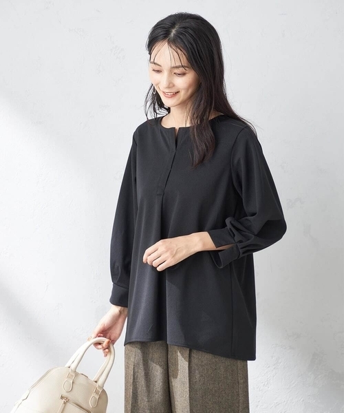a.v.v(アーヴェヴェ)の「キーネックタックスリーブトップス(Tシャツ/カットソー・レディース・グレー系その他/ブラック/ホワイト・36/34/40/38/42)」の2枚目の写真