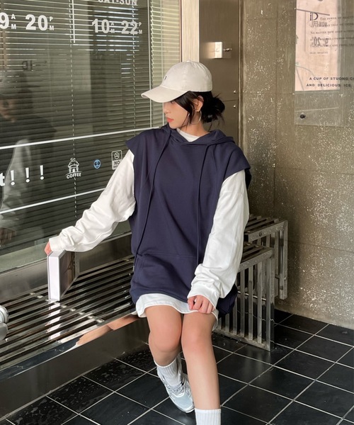 CREARE -LINO-(クレアーレリノ)の「<ユニセックス>カットオフ スウェットパーカー/ノースリパーカー/ベスト(ベスト・レディース・ブラック/ネイビー/チャコール/カーキ・FREE)」の6枚目の写真