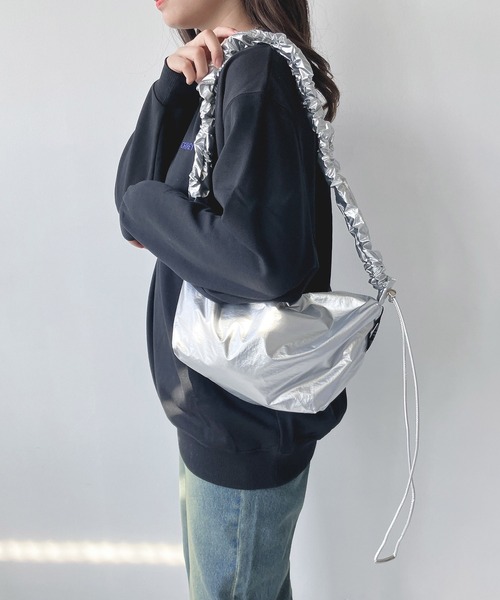 AS KNOW AS plus（アズノゥアズプラス）の「◇ギャザーハンドル ドロストミニショルダーバッグ（ショルダーバッグ・レディース・シルバー系その他/ブラック系/アイボリー系/ブラック系その他・FREE）」の5枚目の写真