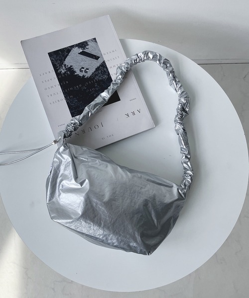 AS KNOW AS plus（アズノゥアズプラス）の「◇ギャザーハンドル ドロストミニショルダーバッグ（ショルダーバッグ・レディース・シルバー系その他/ブラック系/アイボリー系/ブラック系その他・FREE）」の12枚目の写真