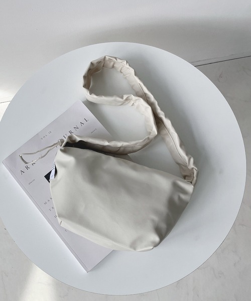 AS KNOW AS plus（アズノゥアズプラス）の「◇ギャザーハンドル ドロストミニショルダーバッグ（ショルダーバッグ・レディース・シルバー系その他/ブラック系/アイボリー系/ブラック系その他・FREE）」の19枚目の写真