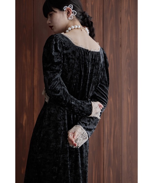 etoll.（エトル）の「クラッシュベロアランジェリー風ドレス