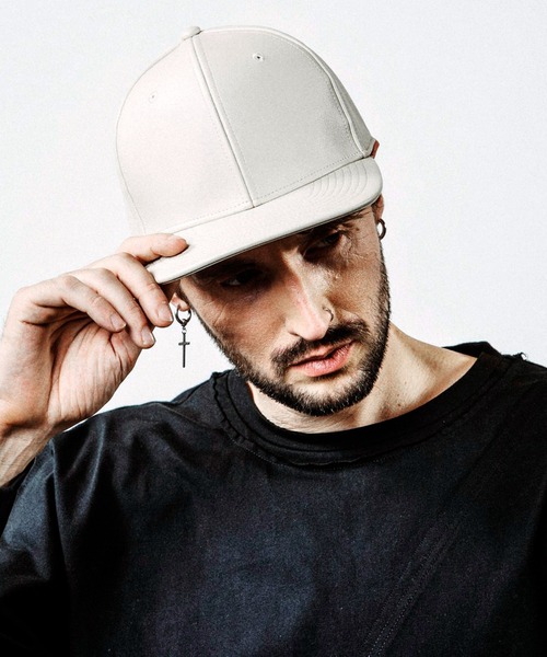 NO ID.(ノーアイディ)の「【NO ID.】Synthetic Leather BB Cap / シンセティック レザー BB キャップ(キャップ・メンズ・アイボリー/ブラック・ONE SIZE)」の3枚目の写真