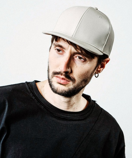 NO ID.(ノーアイディ)の「【NO ID.】Synthetic Leather BB Cap / シンセティック レザー BB キャップ(キャップ・メンズ・アイボリー/ブラック・ONE SIZE)」の4枚目の写真