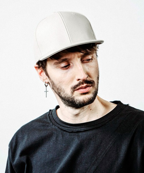 NO ID.(ノーアイディ)の「【NO ID.】Synthetic Leather BB Cap / シンセティック レザー BB キャップ(キャップ・メンズ・アイボリー/ブラック・ONE SIZE)」の5枚目の写真