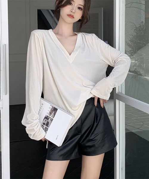 i-dare(アイディア)の「【i-dare】ベロア Vネック トップス 長袖 ロングスリーブ(Tシャツ/カットソー・レディース・アイボリー/ブラック・SMALL/MEDIUM/LARGE)」の1枚目の写真