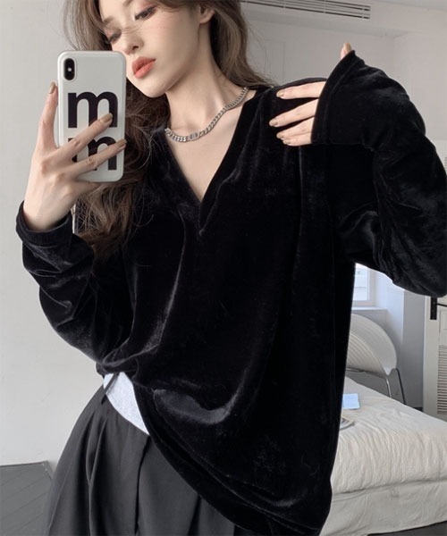i-dare(アイディア)の「【i-dare】ベロア Vネック トップス 長袖 ロングスリーブ(Tシャツ/カットソー・レディース・アイボリー/ブラック・SMALL/MEDIUM/LARGE)」の4枚目の写真
