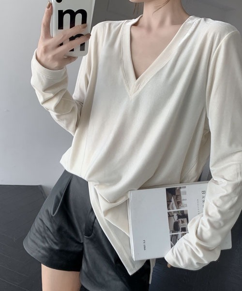 i-dare(アイディア)の「【i-dare】ベロア Vネック トップス 長袖 ロングスリーブ(Tシャツ/カットソー・レディース・アイボリー/ブラック・SMALL/MEDIUM/LARGE)」の6枚目の写真