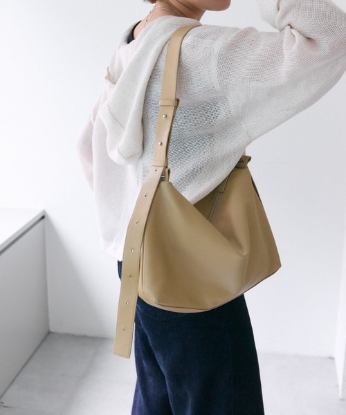 イアパピヨネ　2WAYレザーショルダーバッグ ear PAPILLONNER ショルダーバッグ バッグ 「本革/480g」2WAY