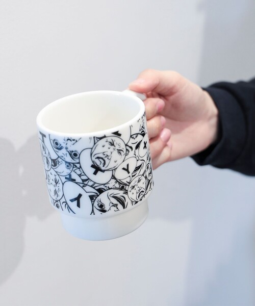 TOKYO CULTUART by BEAMS(トウキョウカルチャートバイビームス)の「横尾忠則 / 泣き笑いY+T マグカップ(グラス/マグカップ/タンブラー・メンズ・その他1/その他・ONE SIZE)」の1枚目の写真