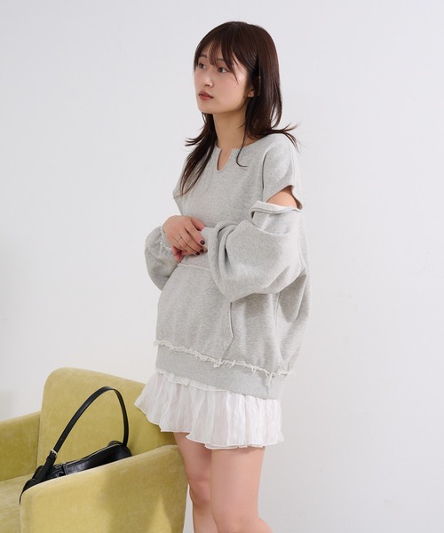 Kastane(カスタネ)の「【初夏まで着れる】カットアウトBIGスウェット(スウェット・レディース・ライトグレー/ピンク/アイボリー・FREE)」の10枚目の写真