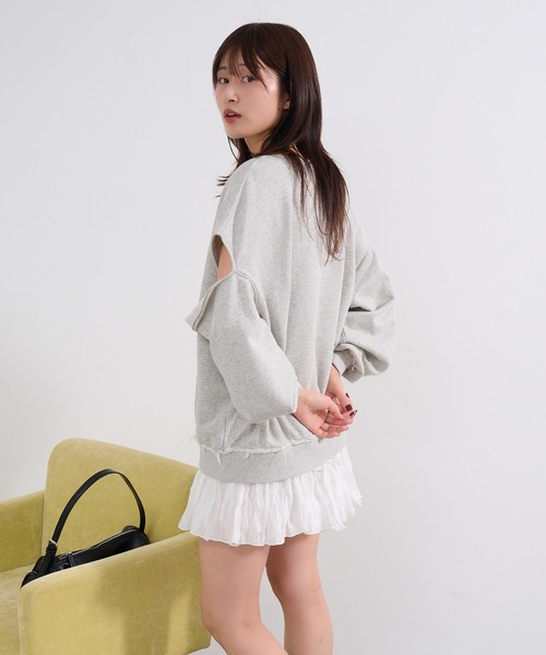 Kastane(カスタネ)の「【初夏まで着れる】カットアウトBIGスウェット(スウェット・レディース・ライトグレー/ピンク/アイボリー・FREE)」の9枚目の写真