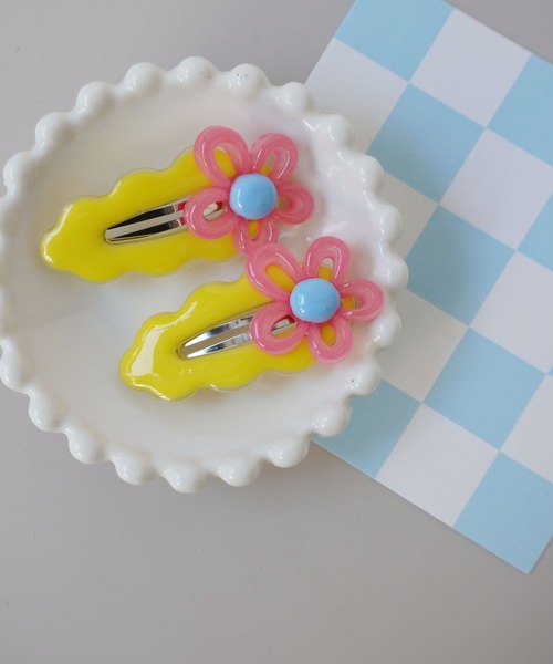 Bambin（ボンバン）の「【 Bambin / ボンバン 】 ぷっくり フラワー パッチンピン 《 2個セット 》（ヘアピン・キッズ・ピンク/グリーン/ライトグリーン/イエロー/オレンジ/パープル/ベビーピンク/エメラルド/ライトピンク/ブルー・FREE）」の7枚目の写真