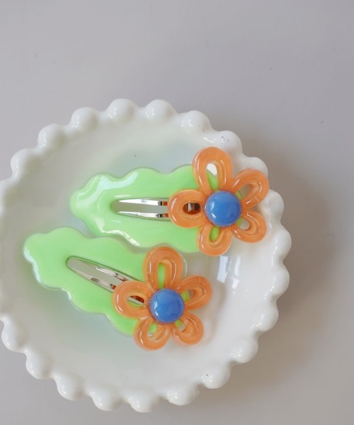 Bambin（ボンバン）の「【 Bambin / ボンバン 】 ぷっくり フラワー パッチンピン 《 2個セット 》（ヘアピン・キッズ・ピンク/グリーン/ライトグリーン/イエロー/オレンジ/パープル/ベビーピンク/エメラルド/ライトピンク/ブルー・FREE）」の2枚目の写真