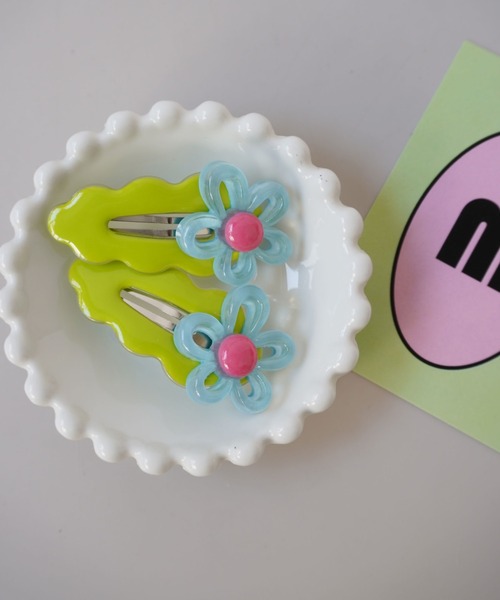 Bambin（ボンバン）の「【 Bambin / ボンバン 】 ぷっくり フラワー パッチンピン 《 2個セット 》（ヘアピン・キッズ・ピンク/グリーン/ライトグリーン/イエロー/オレンジ/パープル/ベビーピンク/エメラルド/ライトピンク/ブルー・FREE）」の3枚目の写真
