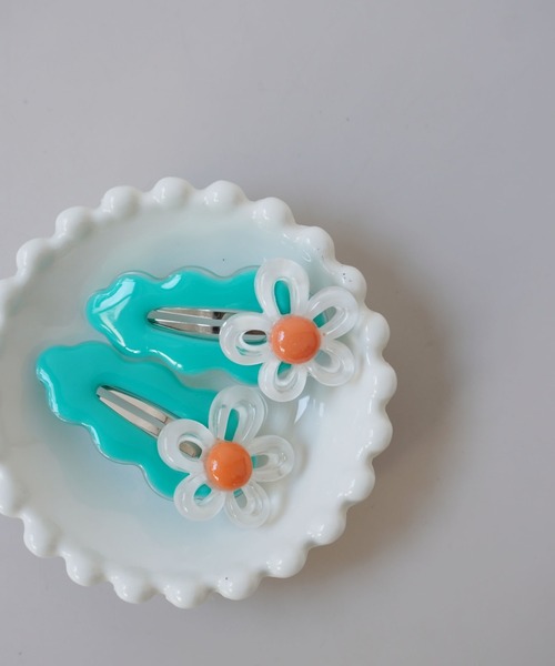 Bambin（ボンバン）の「【 Bambin / ボンバン 】 ぷっくり フラワー パッチンピン 《 2個セット 》（ヘアピン・キッズ・ピンク/グリーン/ライトグリーン/イエロー/オレンジ/パープル/ベビーピンク/エメラルド/ライトピンク/ブルー・FREE）」の4枚目の写真