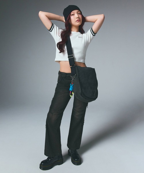 X-girl（エックスガール）の「DISTRESSED PRINT SHOULDER BAG（ショルダーバッグ・レディース・ブラック/ブラウン・ONE SIZE）」の4枚目の写真