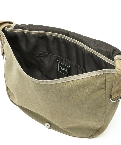 X-girl（エックスガール）の「DISTRESSED PRINT SHOULDER BAG（ショルダーバッグ・レディース・ブラック/ブラウン・ONE SIZE）」の13枚目の写真