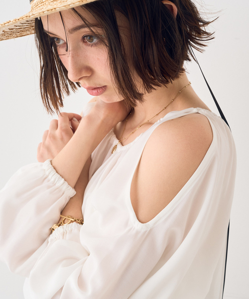 EMMA　ROUGE VIF（エマルージュヴィフ）の「【一部店舗限定】オープンショルダーブラウス（シャツ/ブラウス・レディース・ベージュ/アイボリー・フリー）」の7枚目の写真