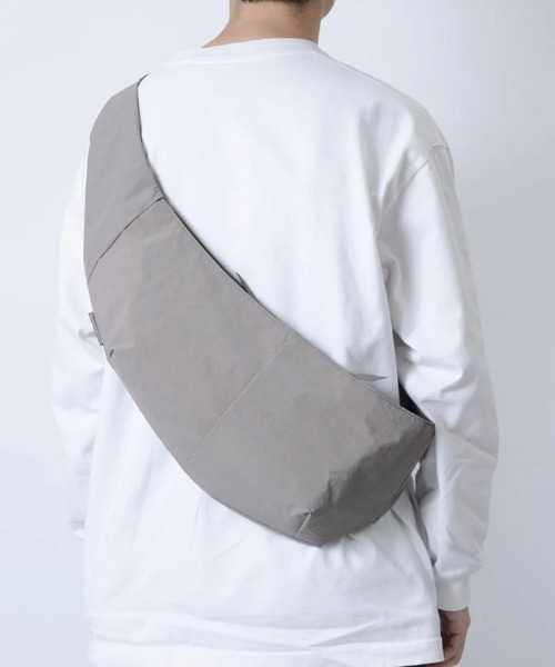 master-piece（マスターピース）の「【master-piece /マスターピース】 Sash スリングバッグ（ボディバッグ/ウエストポーチ・メンズ・ネイビー/ブラック/グレー/キャメル/アイボリー/カーキ・FREE）」の4枚目の写真