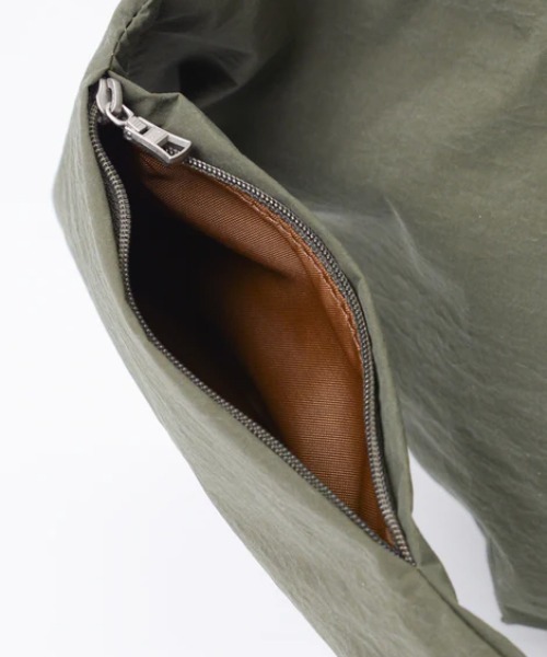 master-piece（マスターピース）の「【master-piece /マスターピース】 Sash スリングバッグ（ボディバッグ/ウエストポーチ・メンズ・ネイビー/ブラック/グレー/キャメル/アイボリー/カーキ・FREE）」の9枚目の写真