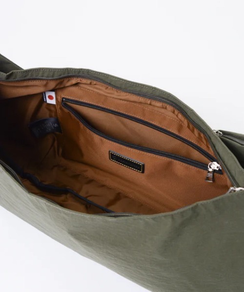 master-piece（マスターピース）の「【master-piece /マスターピース】 Sash スリングバッグ（ボディバッグ/ウエストポーチ・メンズ・ネイビー/ブラック/グレー/キャメル/アイボリー/カーキ・FREE）」の7枚目の写真