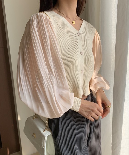 maison de LATIR(メゾンドラティール)の「透け感シフォンVネックボリュームスリーブブラウス(シャツ/ブラウス・レディース・ブラック/ホワイト/ベージュ・ONE SIZE)」の3枚目の写真
