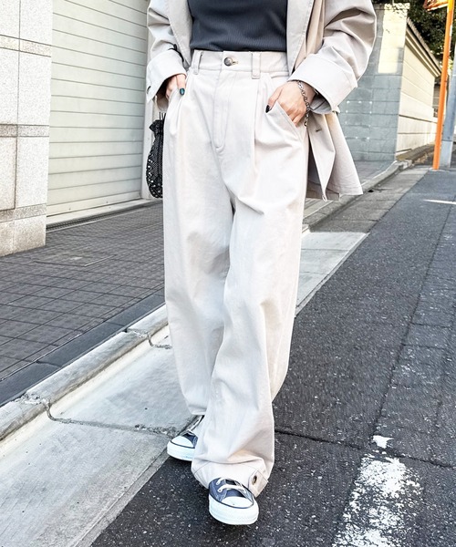 DOUBLE NAME(ダブルネーム)の「アート柄&無地裾ボタンパンツ(スラックス・レディース・ライトグレー/ベージュ系/ブラック・FREE)」の2枚目の写真