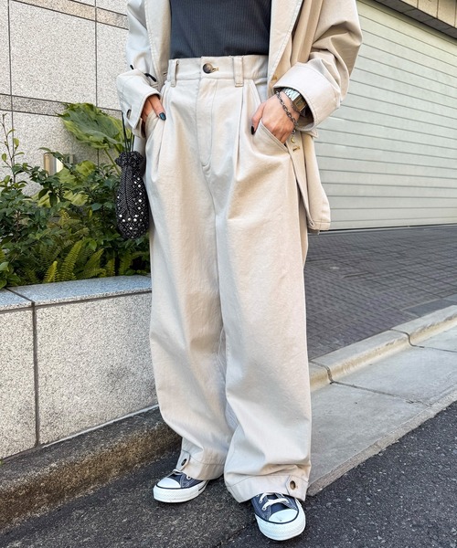 DOUBLE NAME(ダブルネーム)の「アート柄&無地裾ボタンパンツ(スラックス・レディース・ライトグレー/ベージュ系/ブラック・FREE)」の5枚目の写真