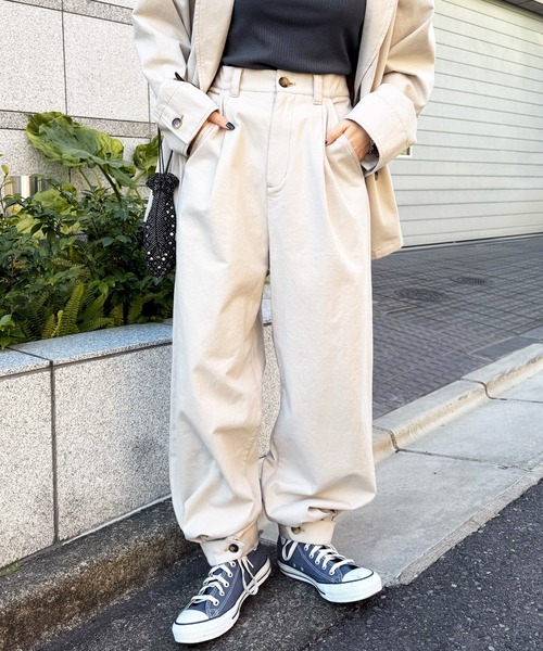 DOUBLE NAME(ダブルネーム)の「アート柄&無地裾ボタンパンツ(スラックス・レディース・ライトグレー/ベージュ系/ブラック・FREE)」の7枚目の写真