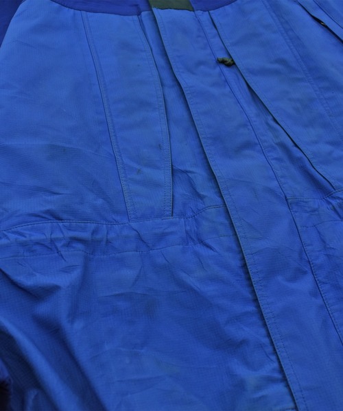 patagonia（パタゴニア）の「【ヴィンテージ古着】Y2K Patagonia ナイロジャケット（マウンテンパーカー・メンズ・ブルー・SMALL）」の4枚目の写真