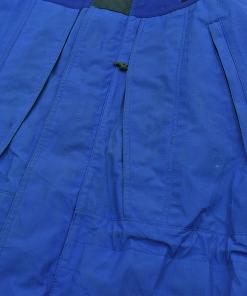 patagonia（パタゴニア）の「【ヴィンテージ古着】Y2K Patagonia ナイロジャケット（マウンテンパーカー・メンズ・ブルー・SMALL）」の5枚目の写真