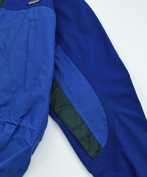 patagonia（パタゴニア）の「【ヴィンテージ古着】Y2K Patagonia ナイロジャケット（マウンテンパーカー・メンズ・ブルー・SMALL）」の9枚目の写真