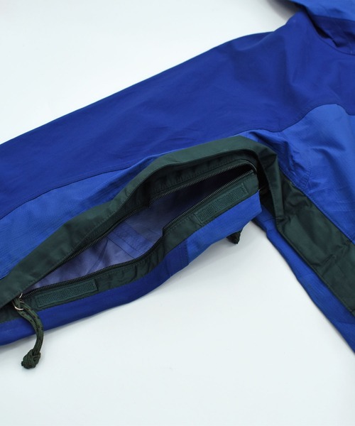 patagonia（パタゴニア）の「【ヴィンテージ古着】Y2K Patagonia ナイロジャケット（マウンテンパーカー・メンズ・ブルー・SMALL）」の8枚目の写真