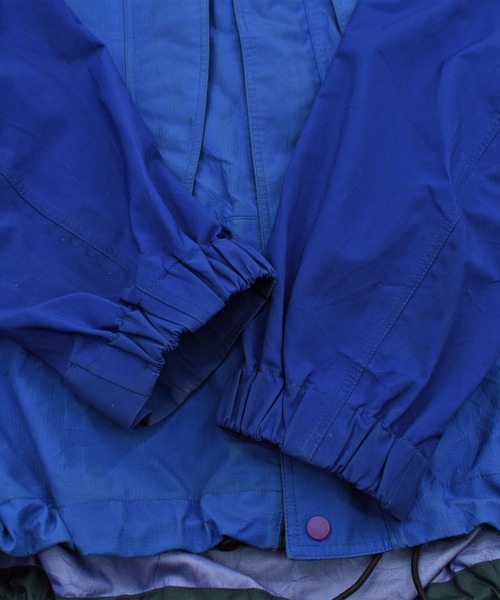 patagonia（パタゴニア）の「【ヴィンテージ古着】Y2K Patagonia ナイロジャケット（マウンテンパーカー・メンズ・ブルー・SMALL）」の12枚目の写真