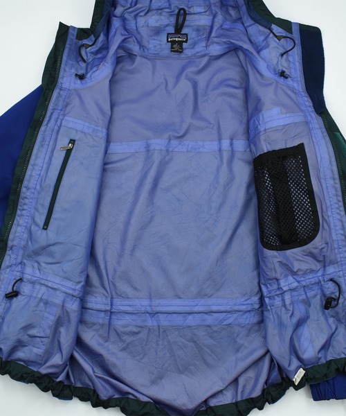 patagonia（パタゴニア）の「【ヴィンテージ古着】Y2K Patagonia ナイロジャケット（マウンテンパーカー・メンズ・ブルー・SMALL）」の13枚目の写真