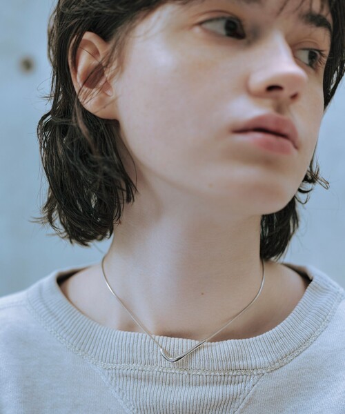 by Preek(バイプリーク)の「<by Preek>Vライン ネックレス(ネックレス・レディース・ゴールド/シルバー・FREE)」の1枚目の写真