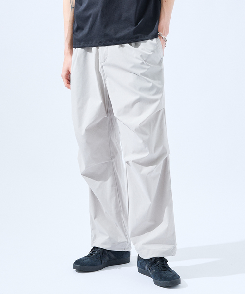 AH ABAHOUSE(エーエイチアバハウス)の「【AH ABAHOUSE】360°ストレッチ ウォータープルーフ パラシュート パンツ(その他パンツ・メンズ・カーキ/ブラック/チャコールグレー/ライトグレー・46/48)」の1枚目の写真